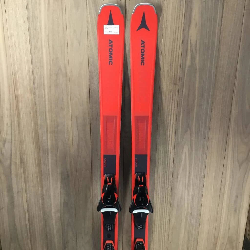 Red Ski with Bindings T579