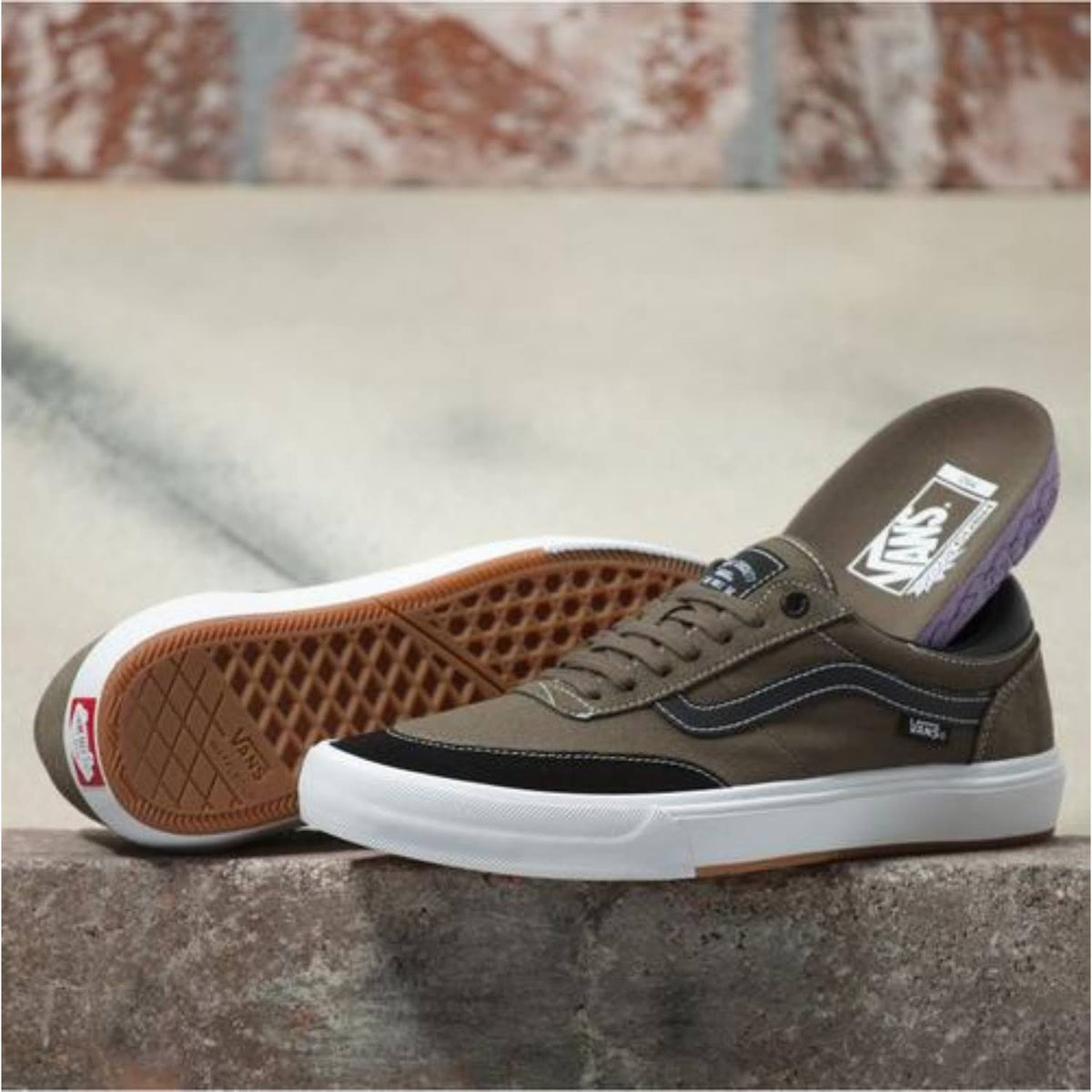 White Skate Shoes B3554