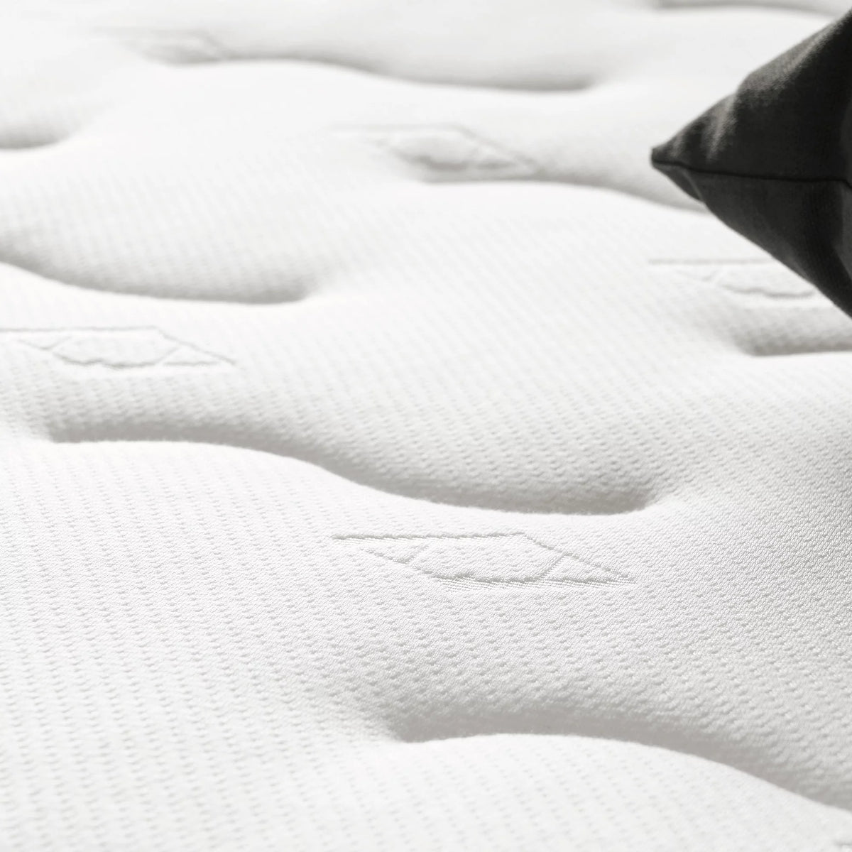 10" Hybrid Mattress with Gel Memory Foam, Queen S57195