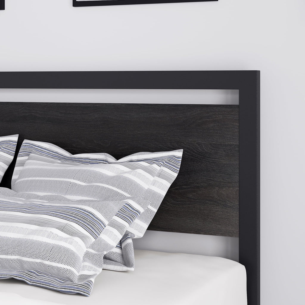 Queen Size Metal Platform Bed Frame with Wooden Headboard & Footboard N91205