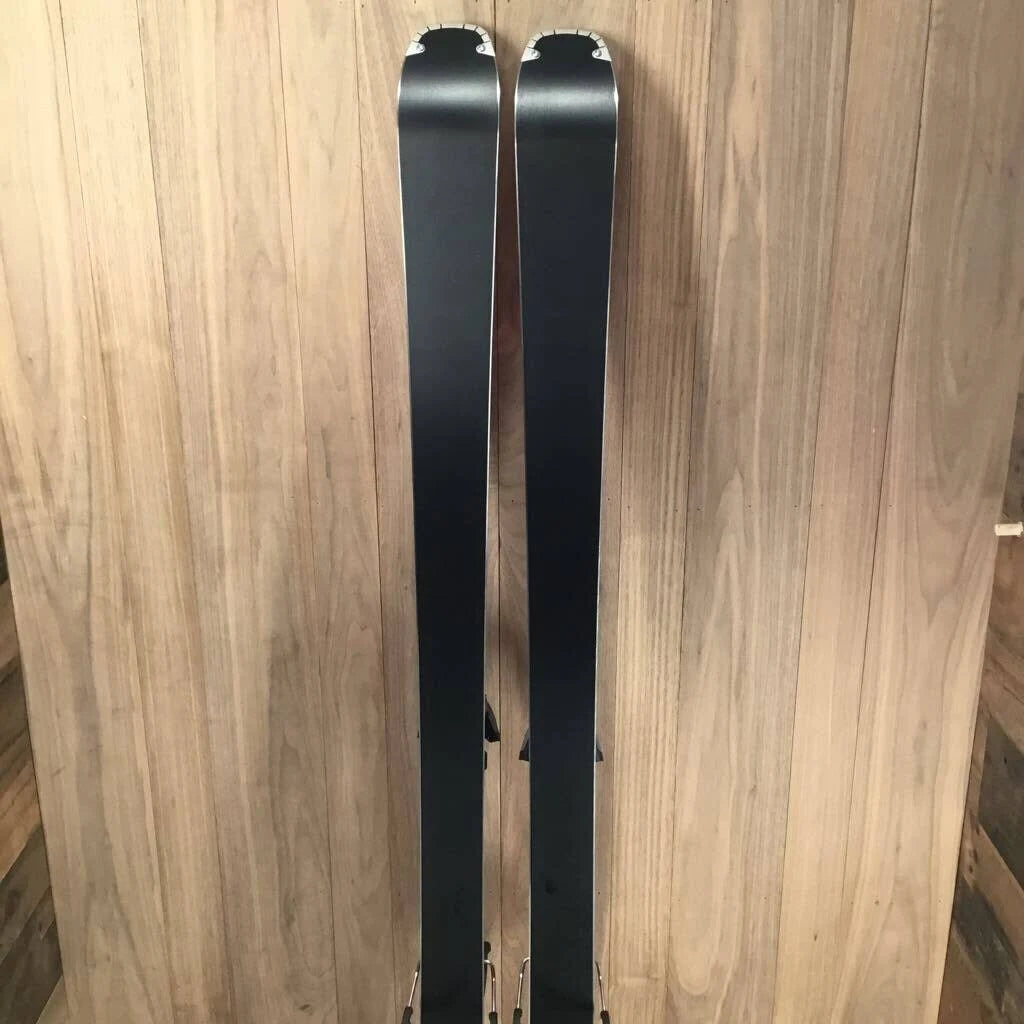 Red Ski with Bindings T579
