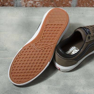 White Skate Shoes B3554