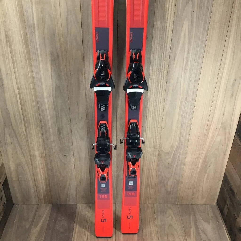 Red Ski with Bindings T579