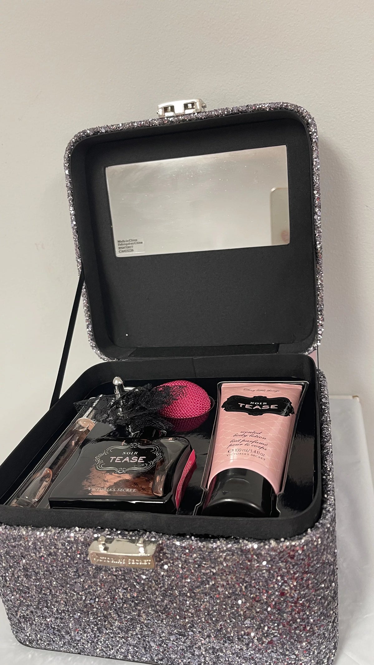 Eau De Parfum Body Lotion Rollerball Gift Set Train Case K81843