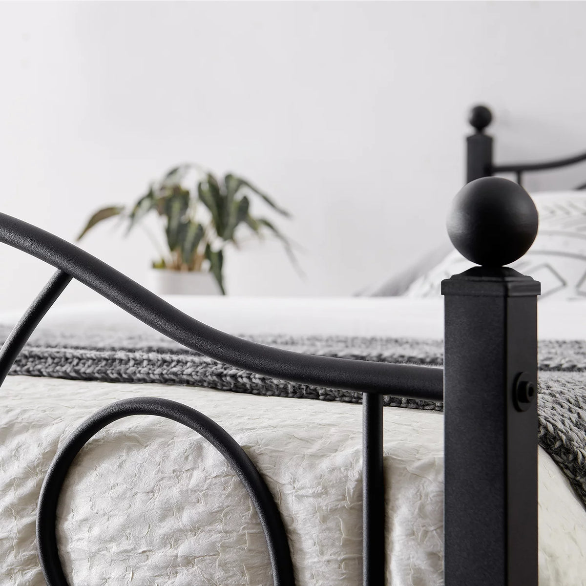 Twin Metal Platform Bed with Headboard and Footboard F5495